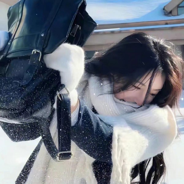 公寓里的两个女人
